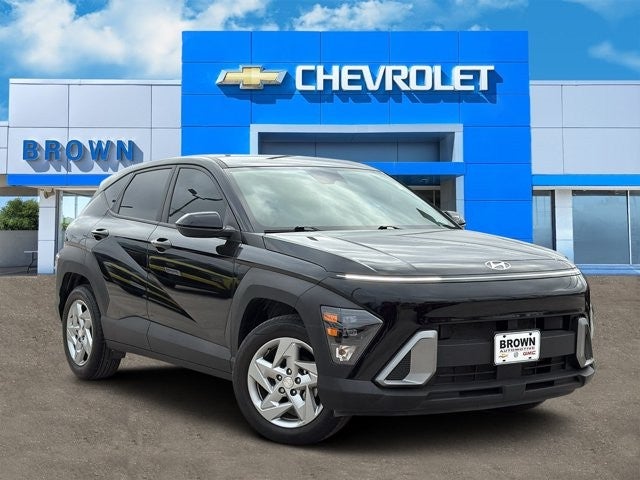 2025 Hyundai Kona SE in Black — front three-quarter view